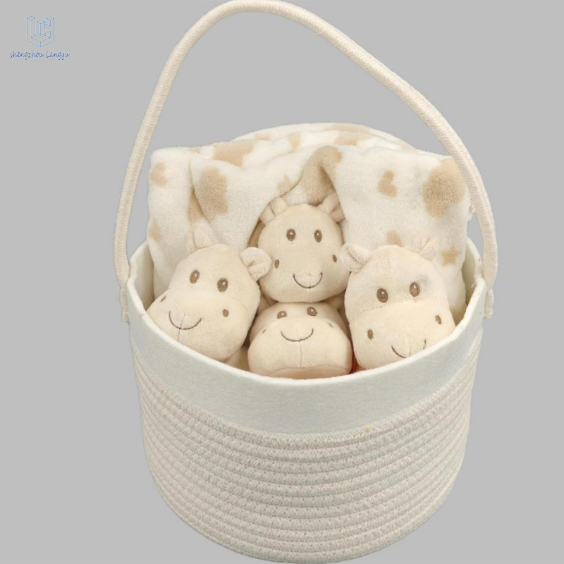 Wholesale Langyu Animal Basket with 4 Cute Fox Plush Toys & Blanket Set Baby with Sound/Bed Wrapped/Comforter/Rattle /Blanket