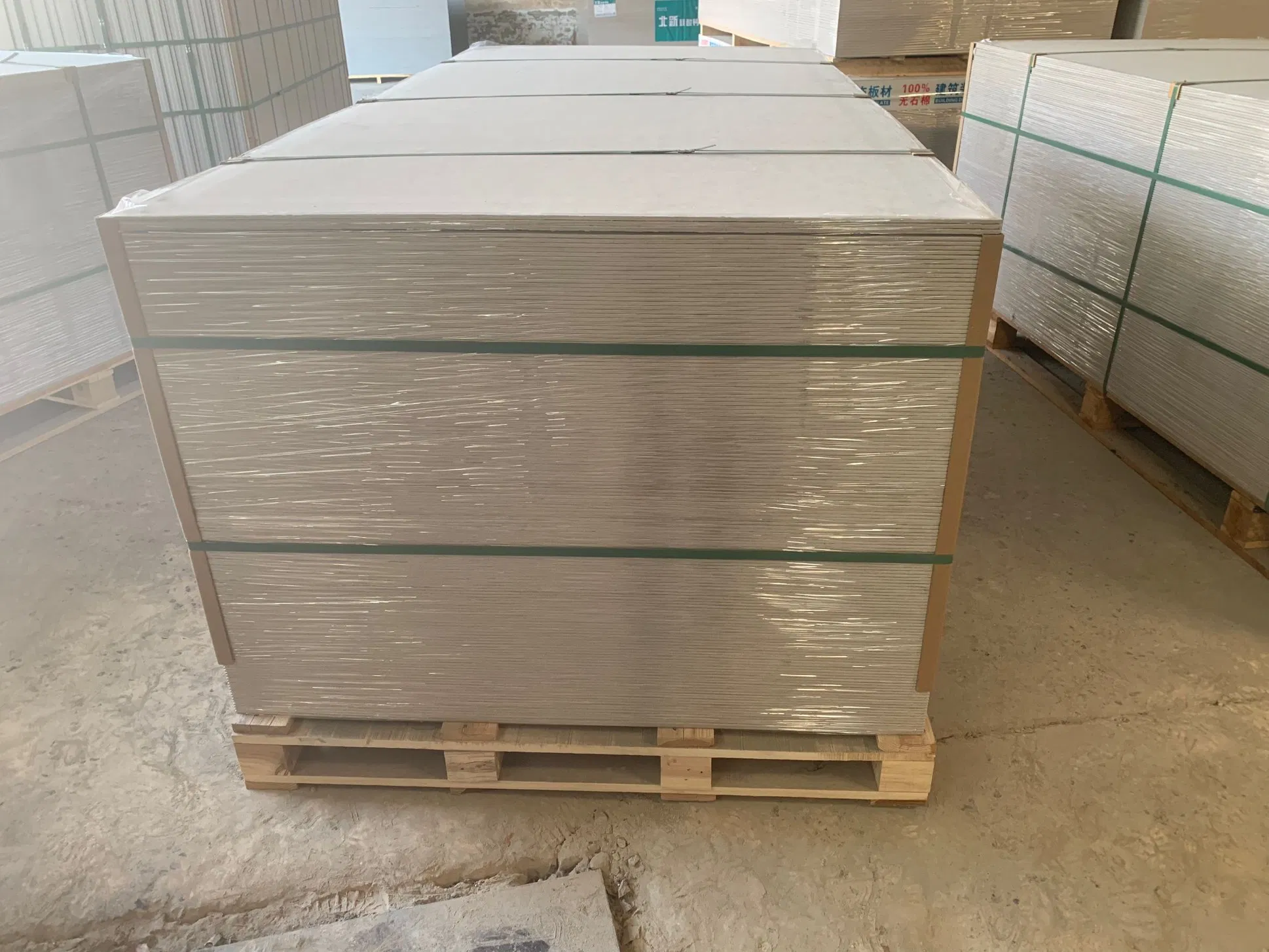 Non Asbestos 6mm 12mm Insulation Gray Wall Slab Construction Plate Calcium Silicate Sandwich Panel Ceiling Sheet Cement Fiber Board for Prefabricated House