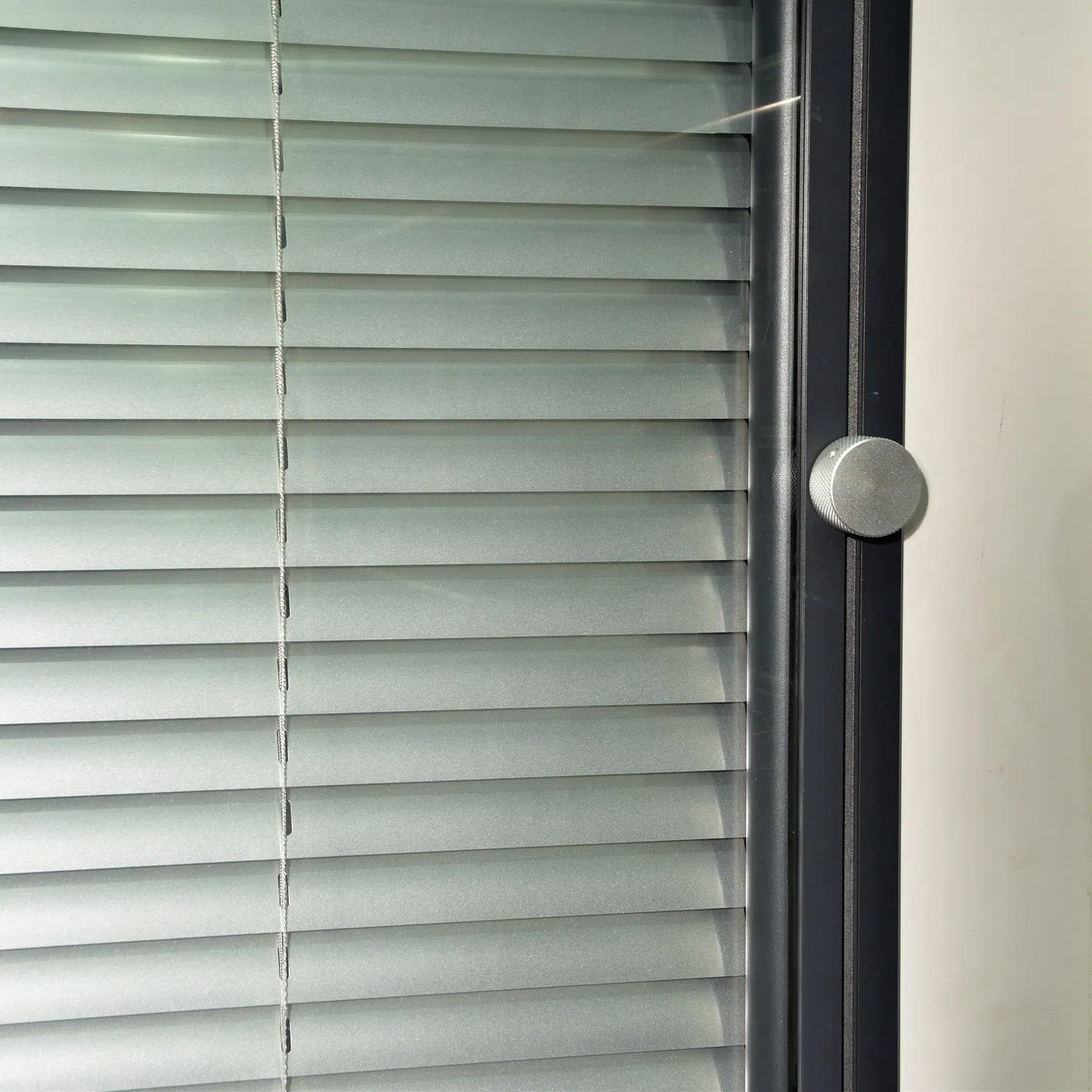 Office Partition with Inside Louver to Improve Privacy and Has Easy Control Handle