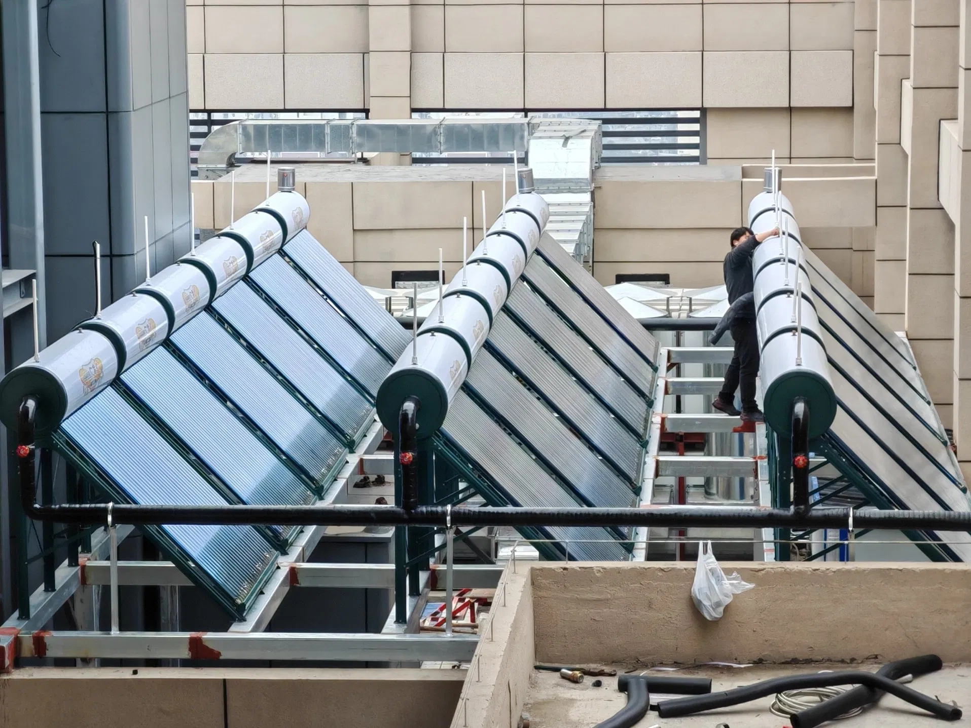 Плоский солнечный водонагреватель под давлением для дома и отеля