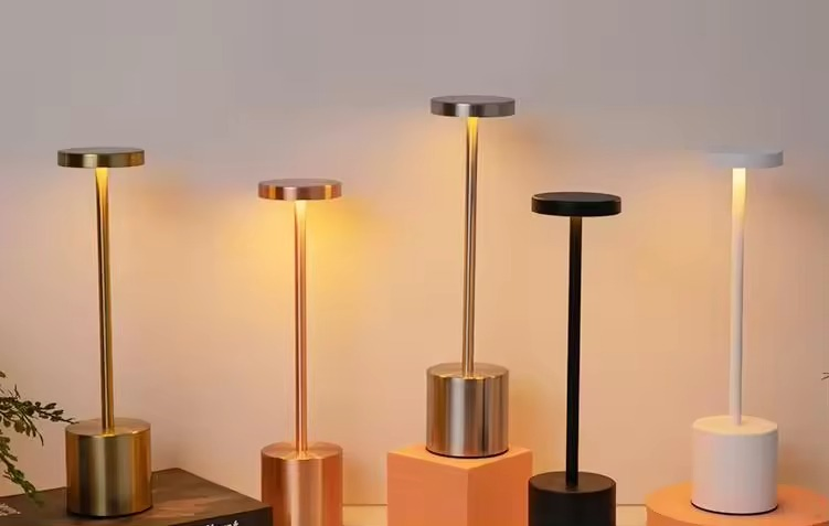 New Products Restaurant Equipment Rechargeable Battery Portable LED Lighting Table Decorative Light