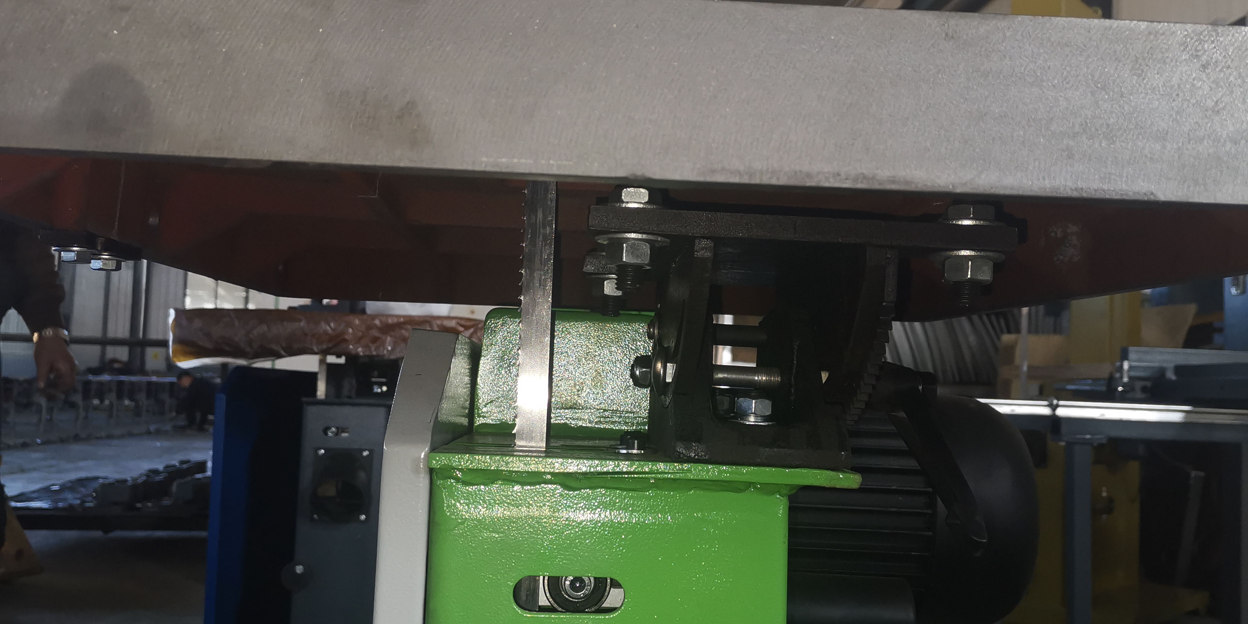 Станок ленточнопильный вертикальный MJ347E