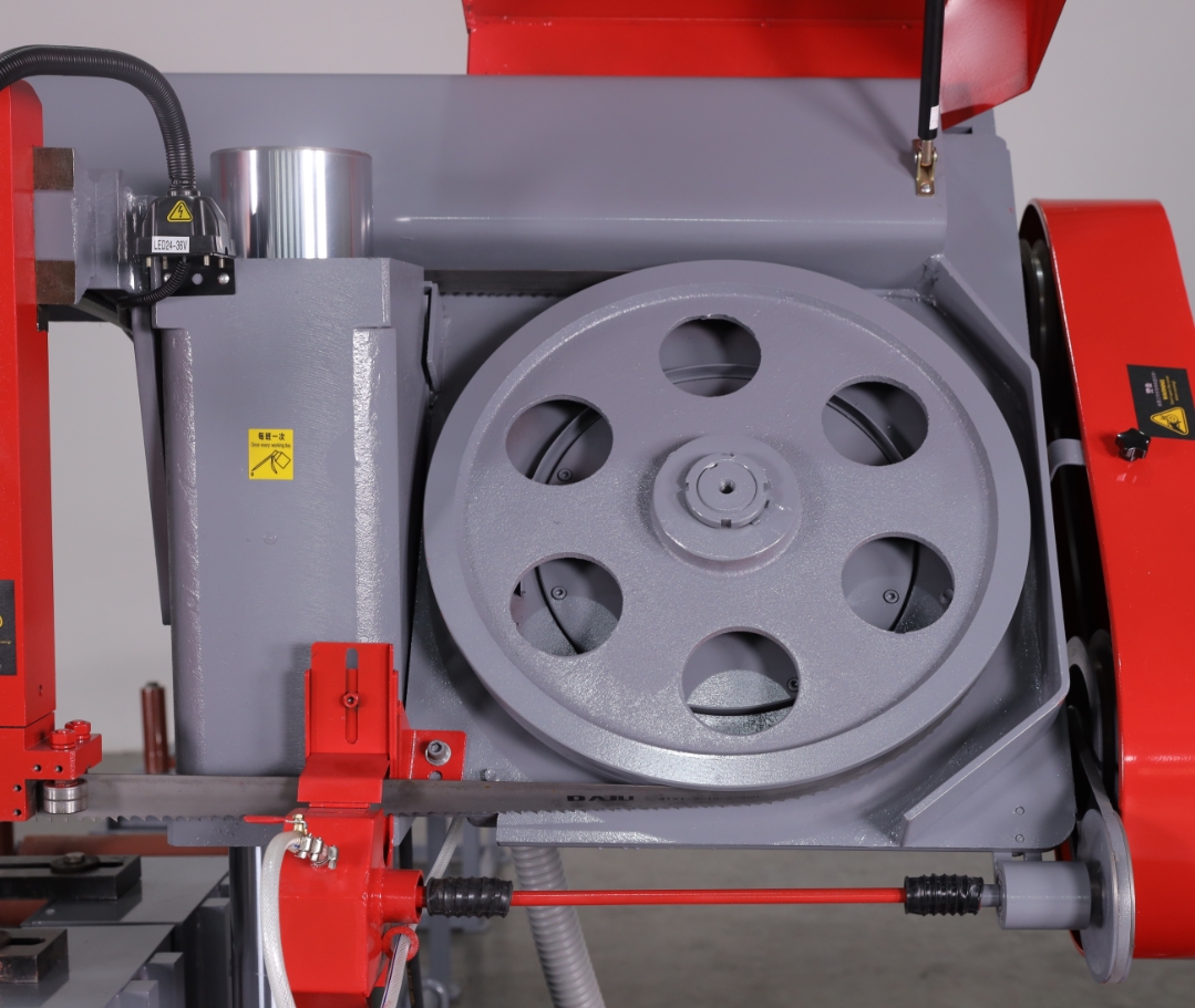 Ленточная пила по металлу портативная ручная