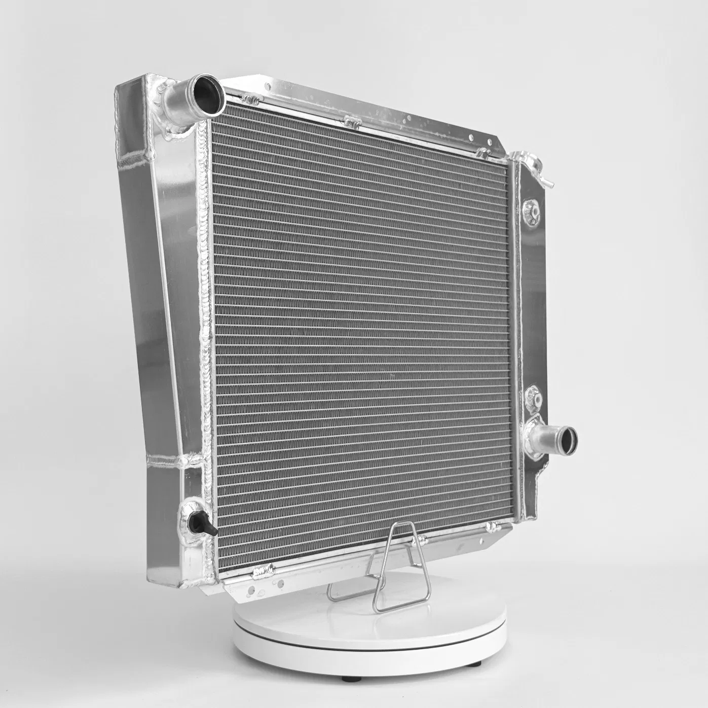 Радиатор алюминиевый для Ford Bronco 66-77