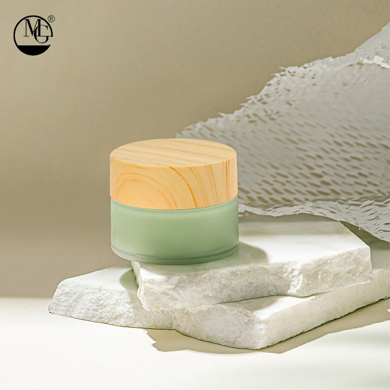 OEM Custom Private Label Exfoliating and Hydrating Lip Balm