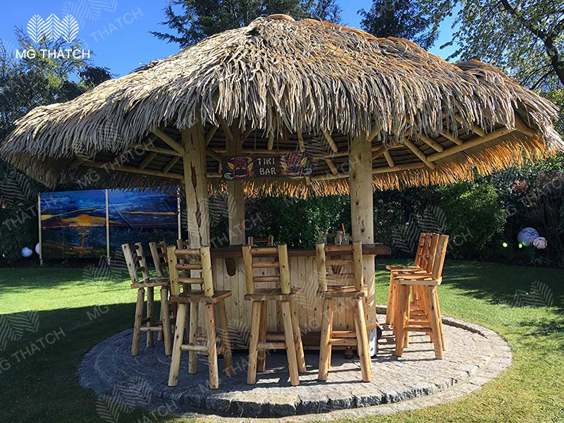 UV Protect Gazebo Artificial Palm Leaves Thatch Flame Retardant Synthetic Thatch Roof Tiles