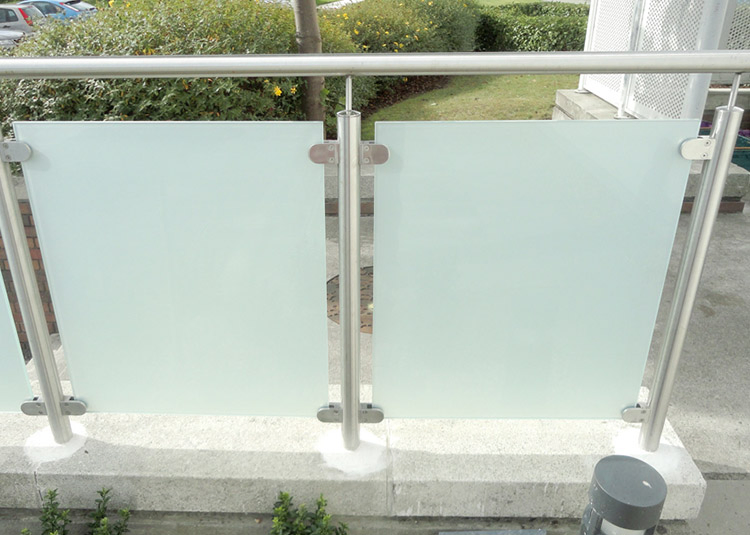 European Standard Stainless Steel Glass Railing Made in China