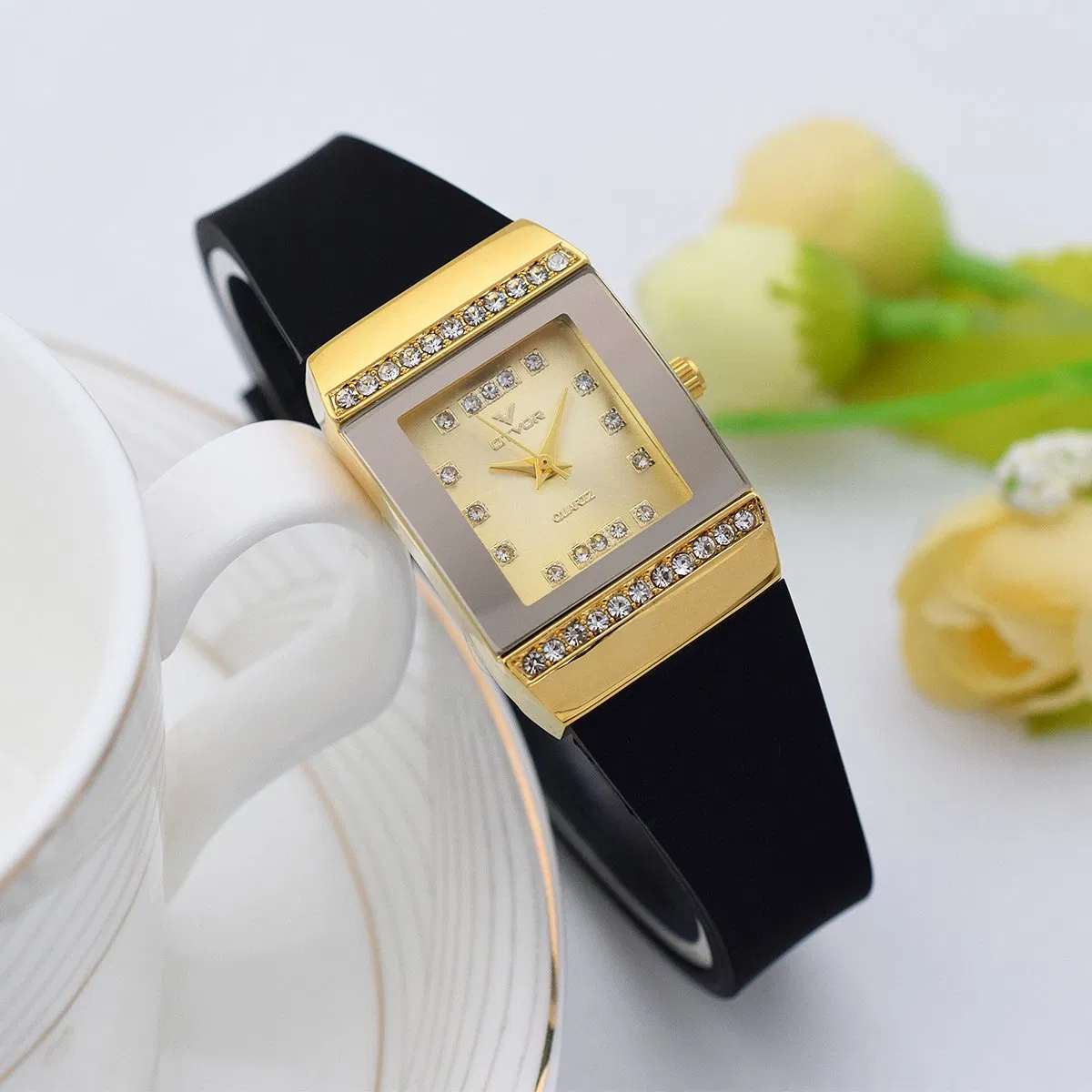 Hot Sale Waterproof Silicone Strap Lady Watch Alloy Watch