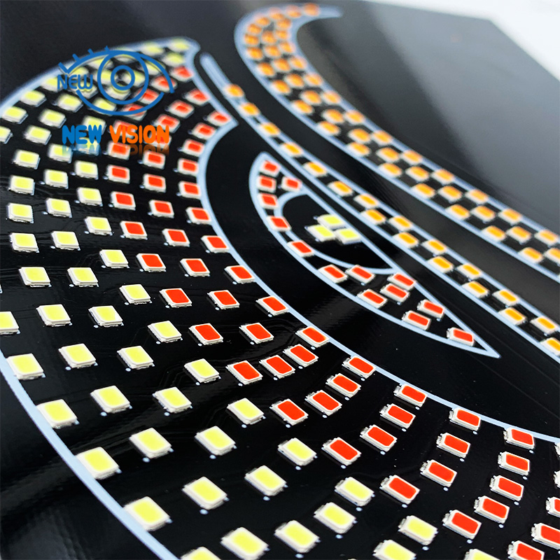 Анимированный экран-глаза для заднего стекла автомобиля