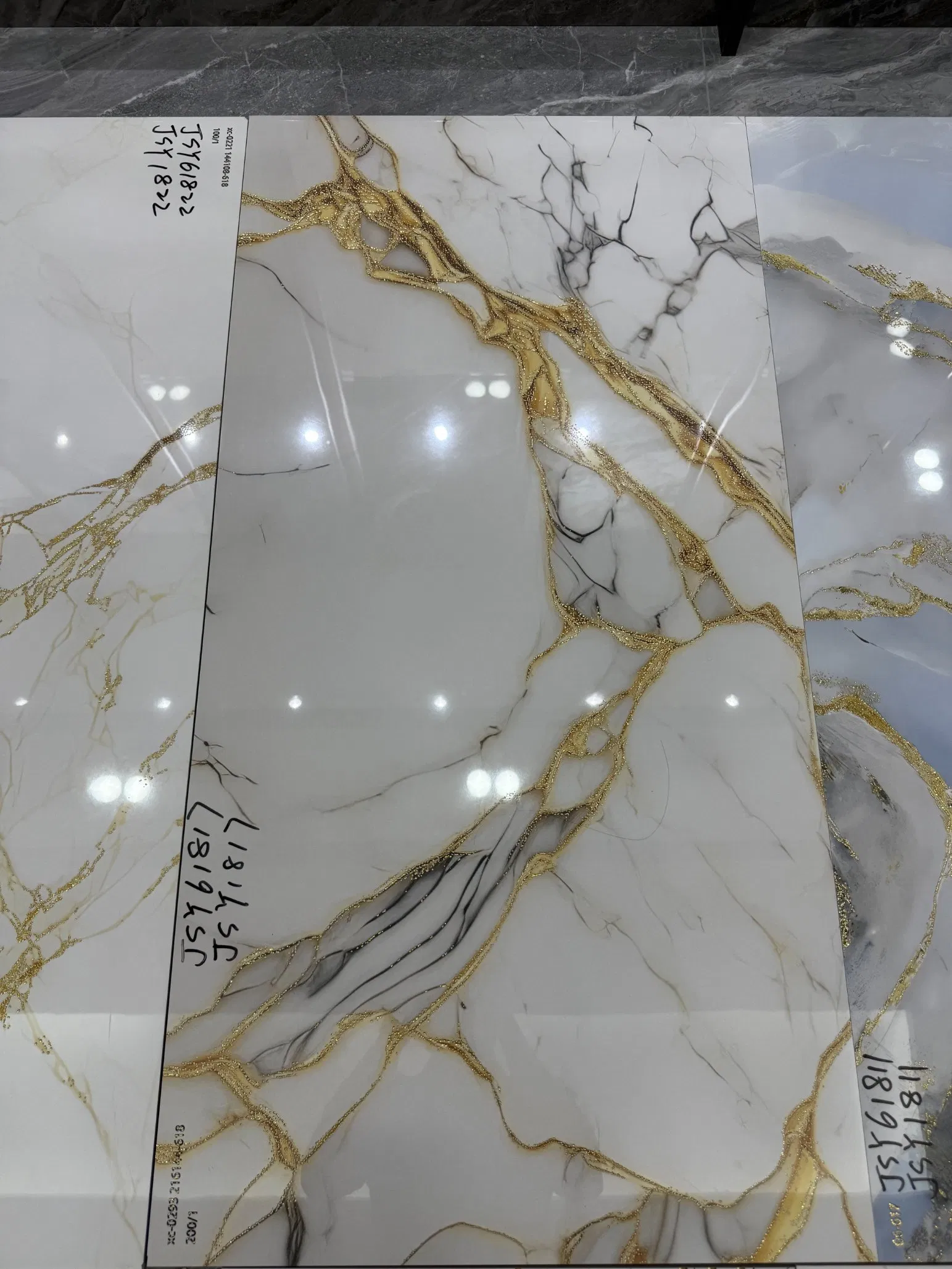 Элитная плитка Golden Silk для дизайна интерьера