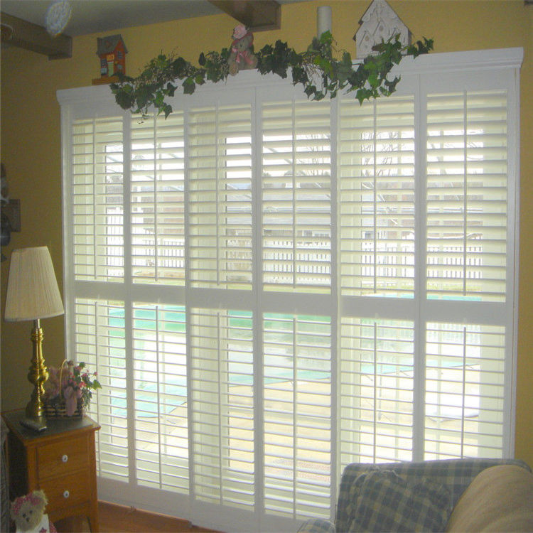 Hampton Style Combe Inside Mounted Basswood Louver Vertical Wood Window Plantation Shutters