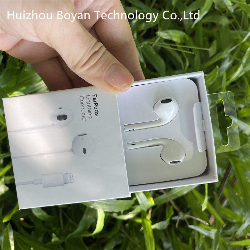 Наушники проводные USB-C, белые, в ухо
