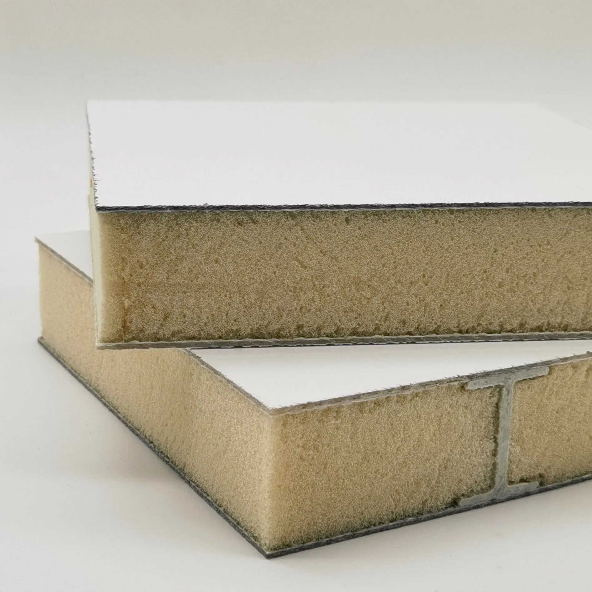 FRP Polyurethane Foam Sheet Insulation Board Is Used in Refrigerated Trucks.