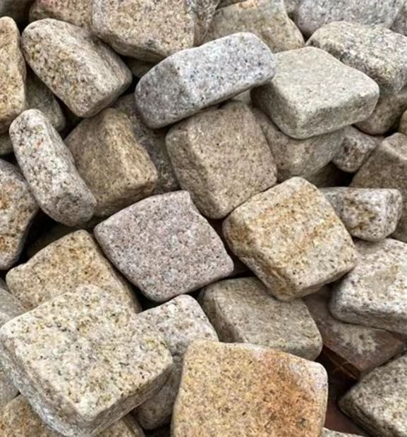 Natural Split and Tumbled China Gold Yellow Granite Cobblestone Paver Curved Walkway