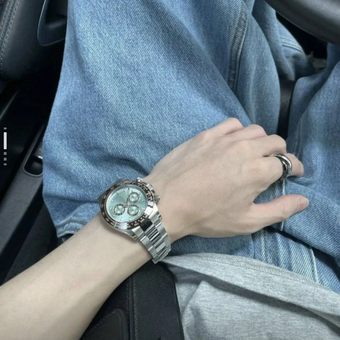 Stylish Black Waterproof Quartz Watch with Elegant Arabic Dial Design