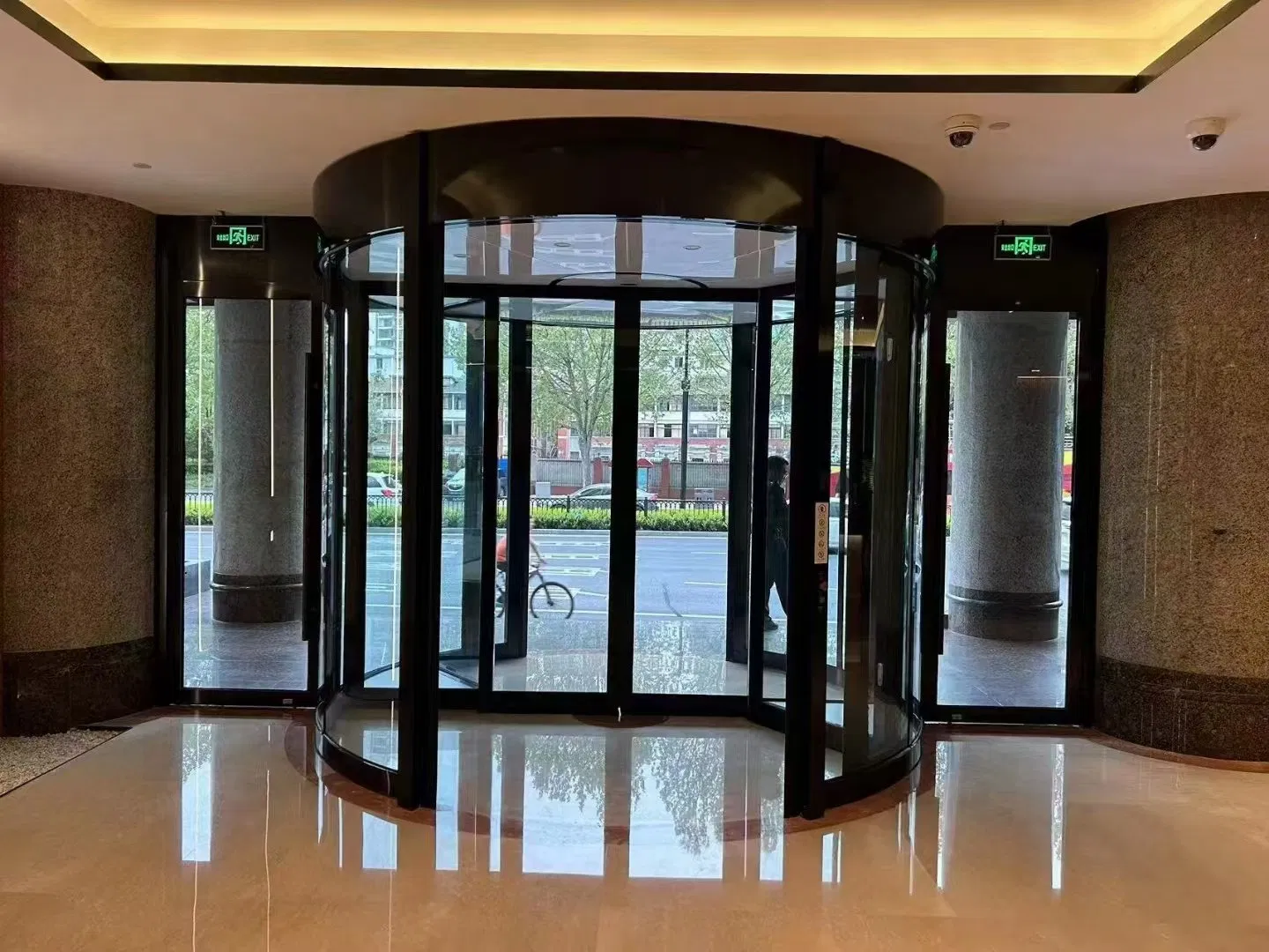 China Manual Automatic Commercial Entrance Revolving Door Large Comprehensive Rotation Sliding Glass Door