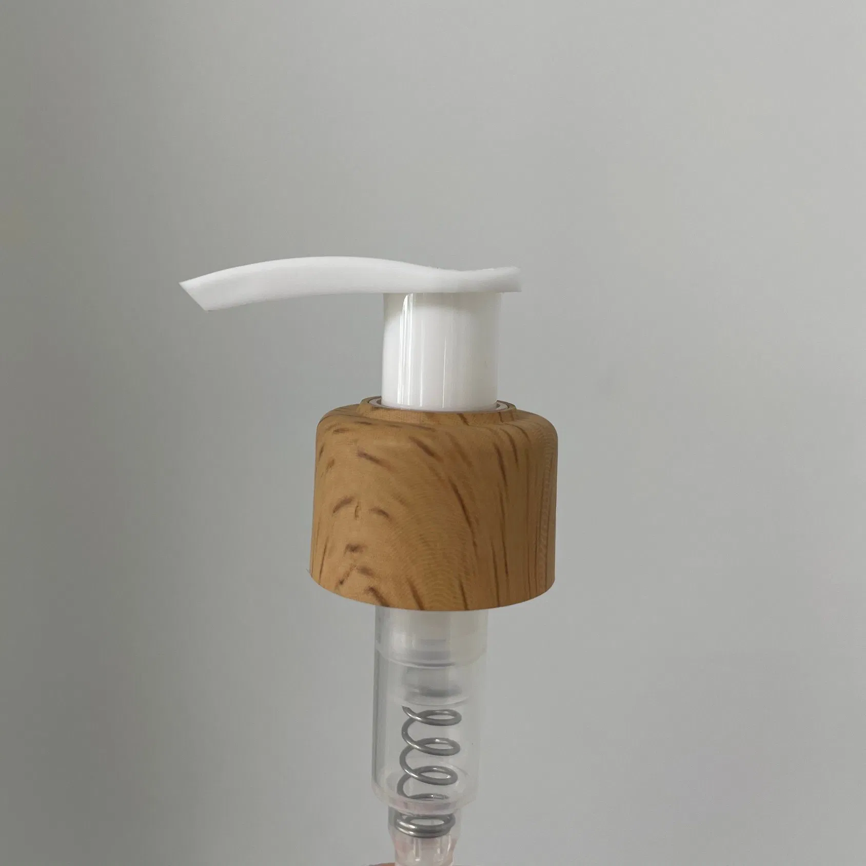 24/410 24/415 28/400 28/410 28/415 Left-Right Lock Cosmetics Bamboo Lotion Pump Dispenser for Skin Care