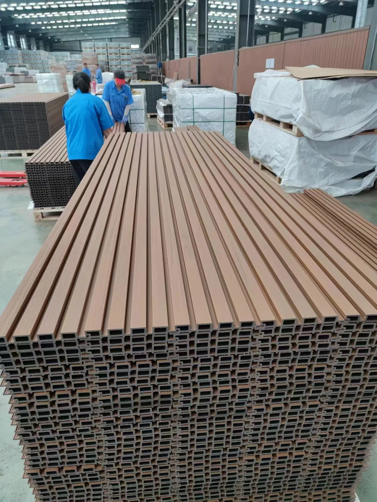Exterior Co-Extrusion UV-Resistant Waterproof Durable Colorful WPC Cladding Wall Panel for Decoration