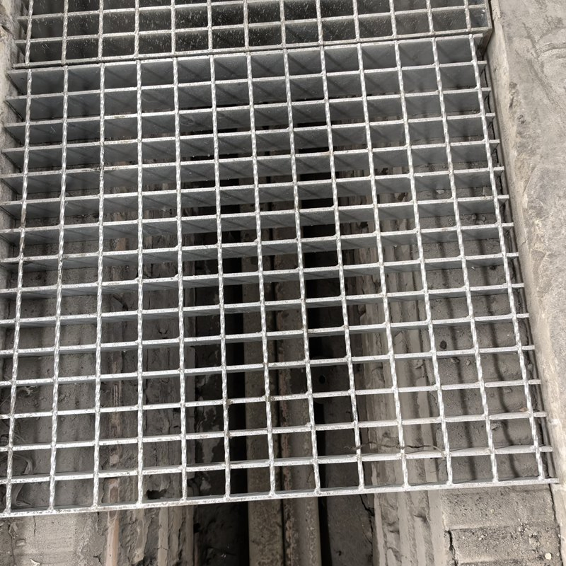 Galvanized Frame Welded Steel Bar Metal Serrated Steel Grating Walkway Grating
