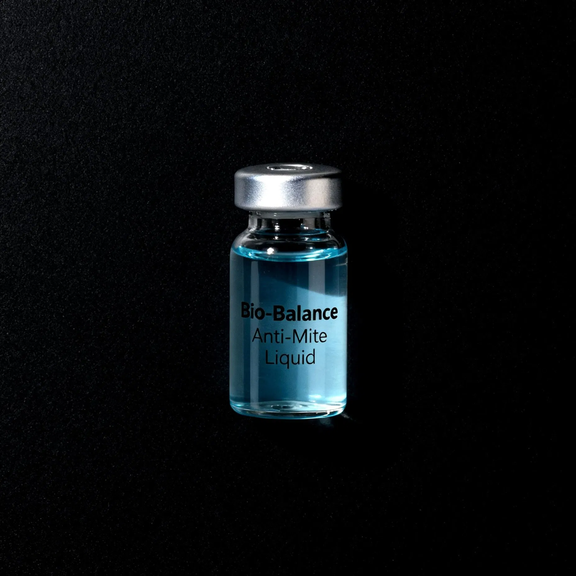 Face Spray and Glow-Boosting Face Toner with Capsicum Frutescens Extract and Piper Methysticum Root Extract for Even Application and Radiance