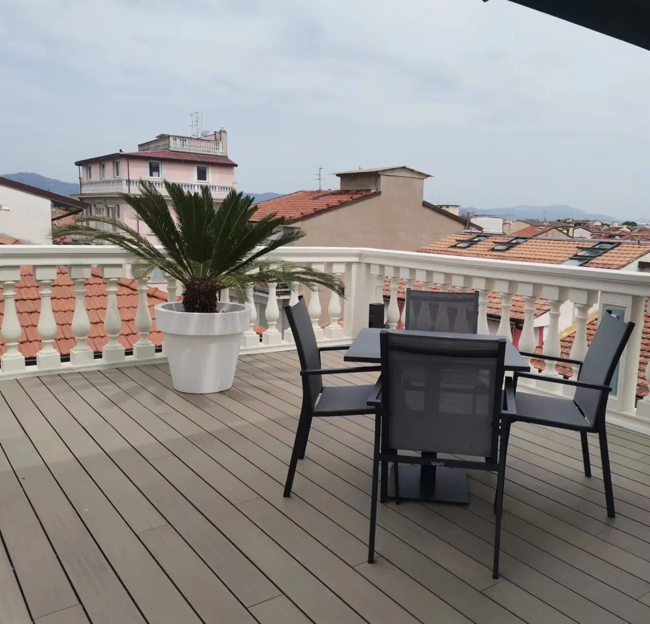 Popular Design Weather Resistant Coextrusion WPC Wood Composite Decking in Two Colors