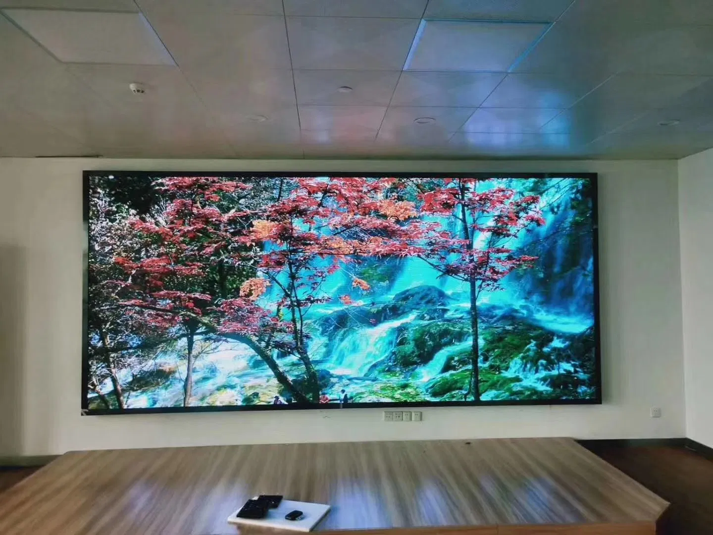 55-Inch Full Color P5 Pixel Pitch LCD Display Screen Video Wall TV Touch Kiosk IP TV