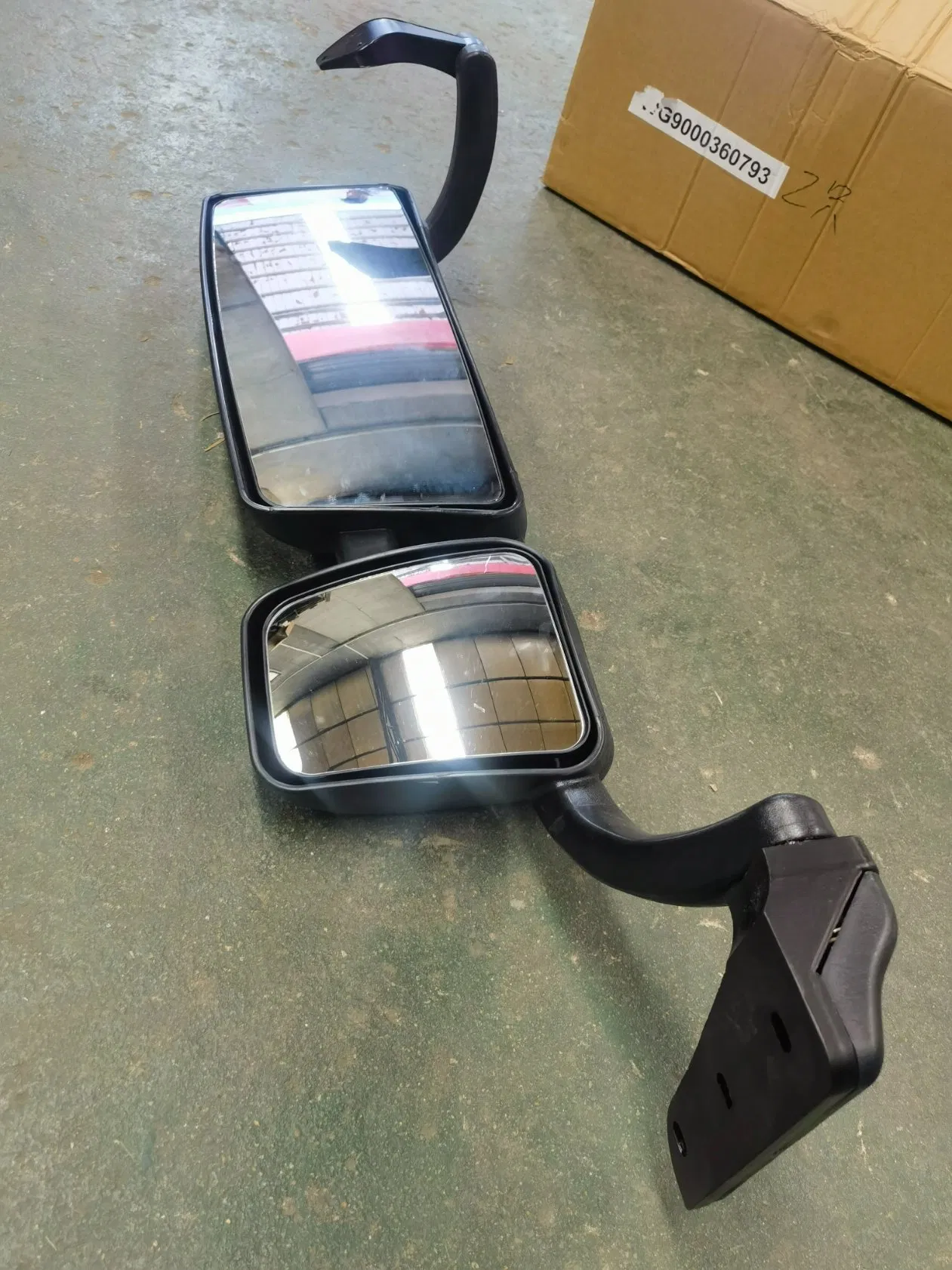 Right Rearview Mirror HOWO 001 Left
