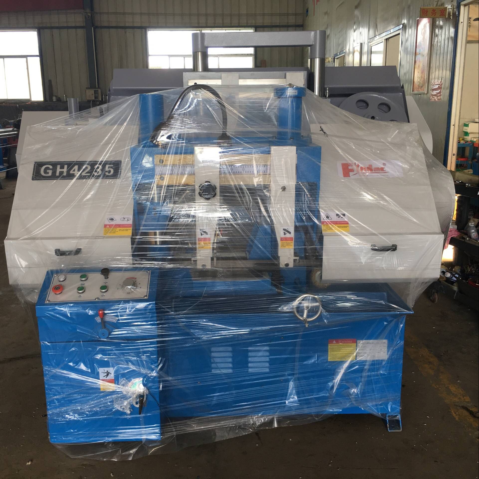 Станок ленточнопильный гидравлический по металлу GH4235