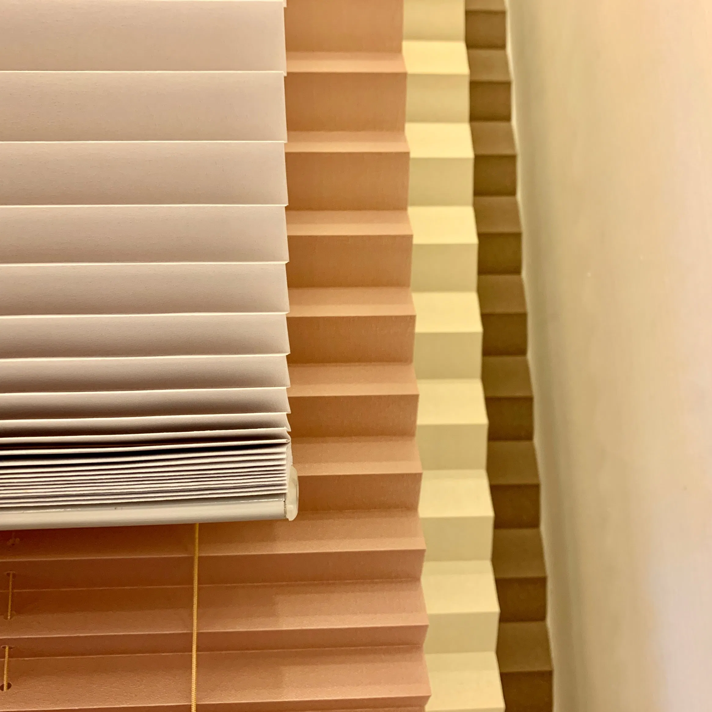 Vikson Wholesale Manufacture Sun Shading up and Down Window Curtain Pleated Blinds