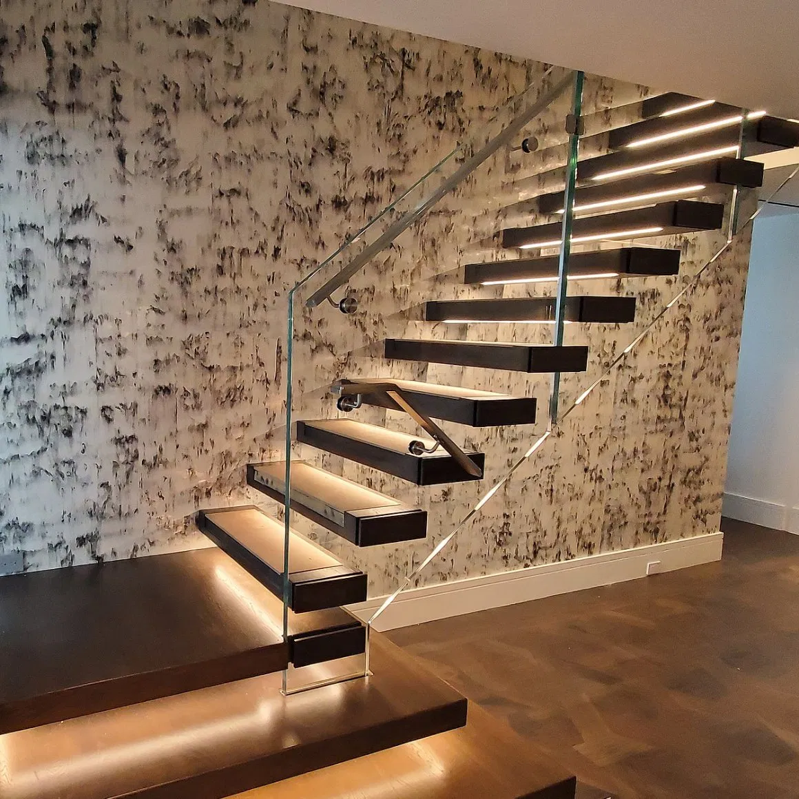 Elegant Oak Tread Floating Staircase Timeless Appeal for Classic and Modern Interiors