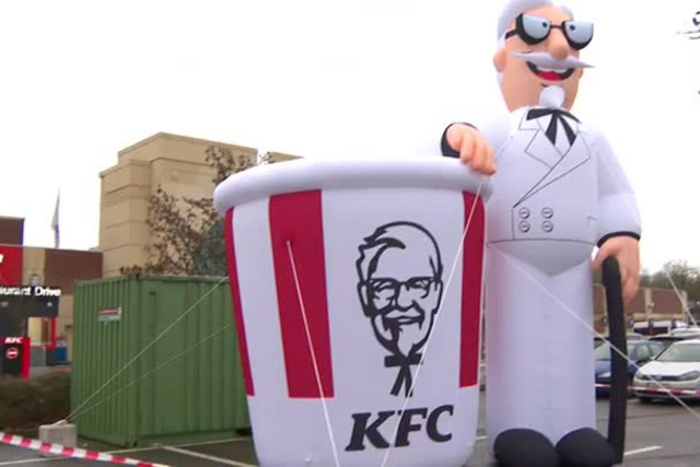 Boyi Food Decoration Inflatable Chicken Bucket Advertising Brand Inflatable Fried Chicken