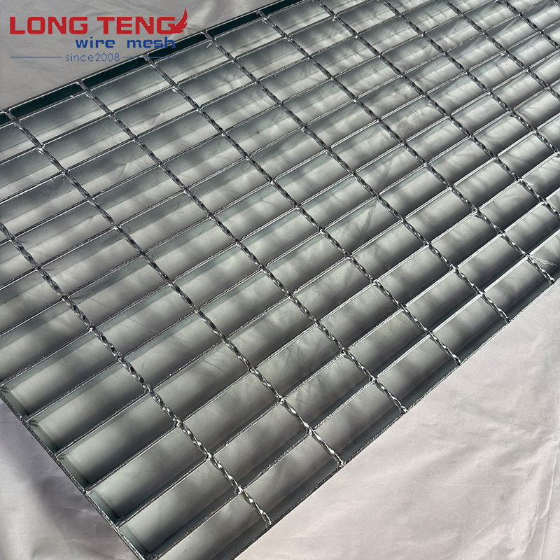 Hot Dipped Galvanized Steel Grating Steel Grating Floor Galvanized Flat Bar or Serrated Steel Grating Stair Tread Trench Cover