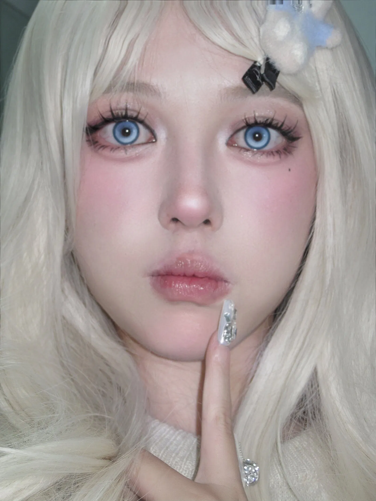 Velvet Blue Contact Lenses for a Stunning Eye Transformation
