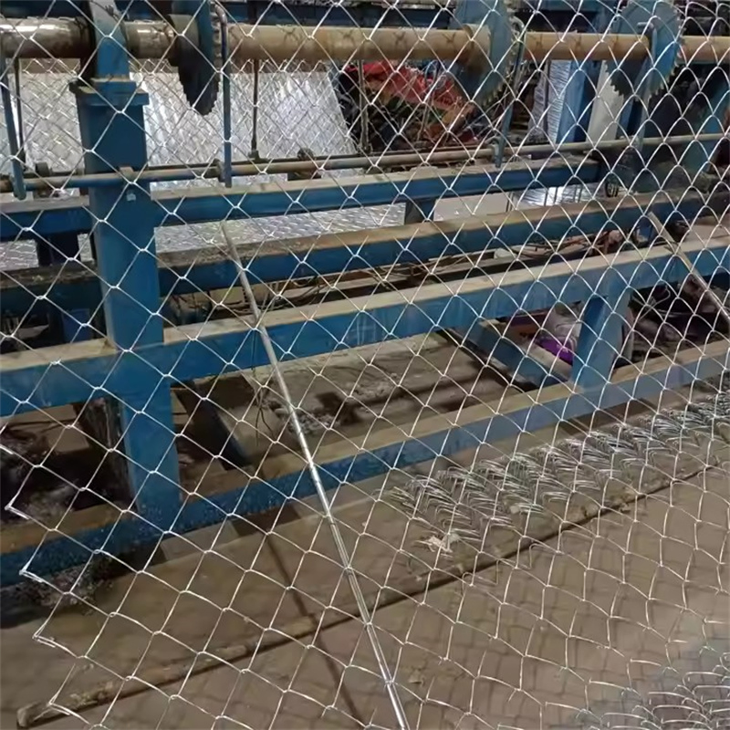 Hot-Dipped Galvanized Chain Link Fence Roll 3FT/4FT/5FT/6FT Height X 30m Length Industrial Security Fence Diamond Fence