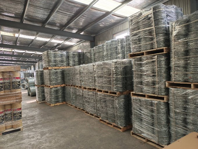 Колючая проволока оцинкованная для забора, 12#-16#