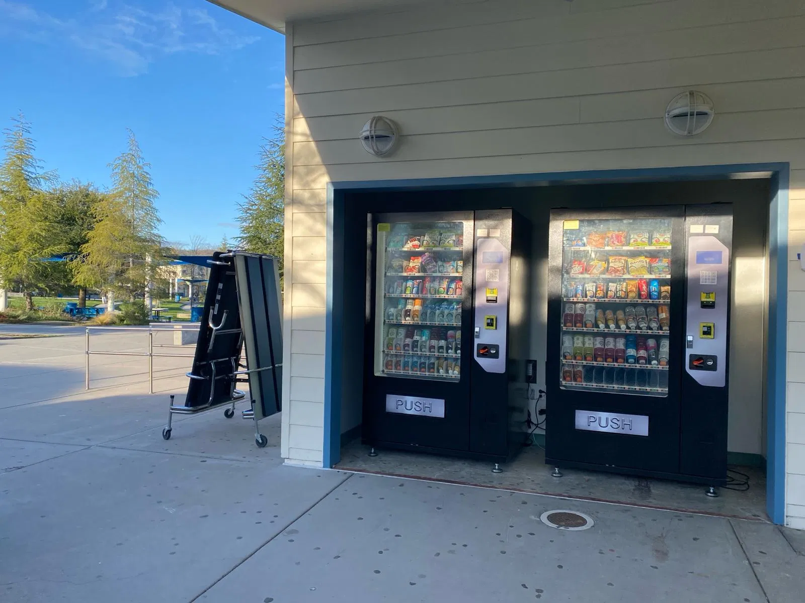 Hot Sale Combo Snacks Drinks Vending Machines for Schools Operation