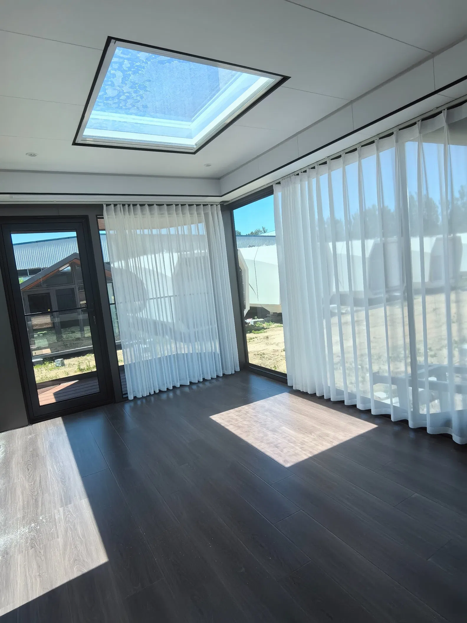 Luxury Prefabricated Container Houses Bedroom Livingroom Bathroom Resort Hotel Space Capsule House