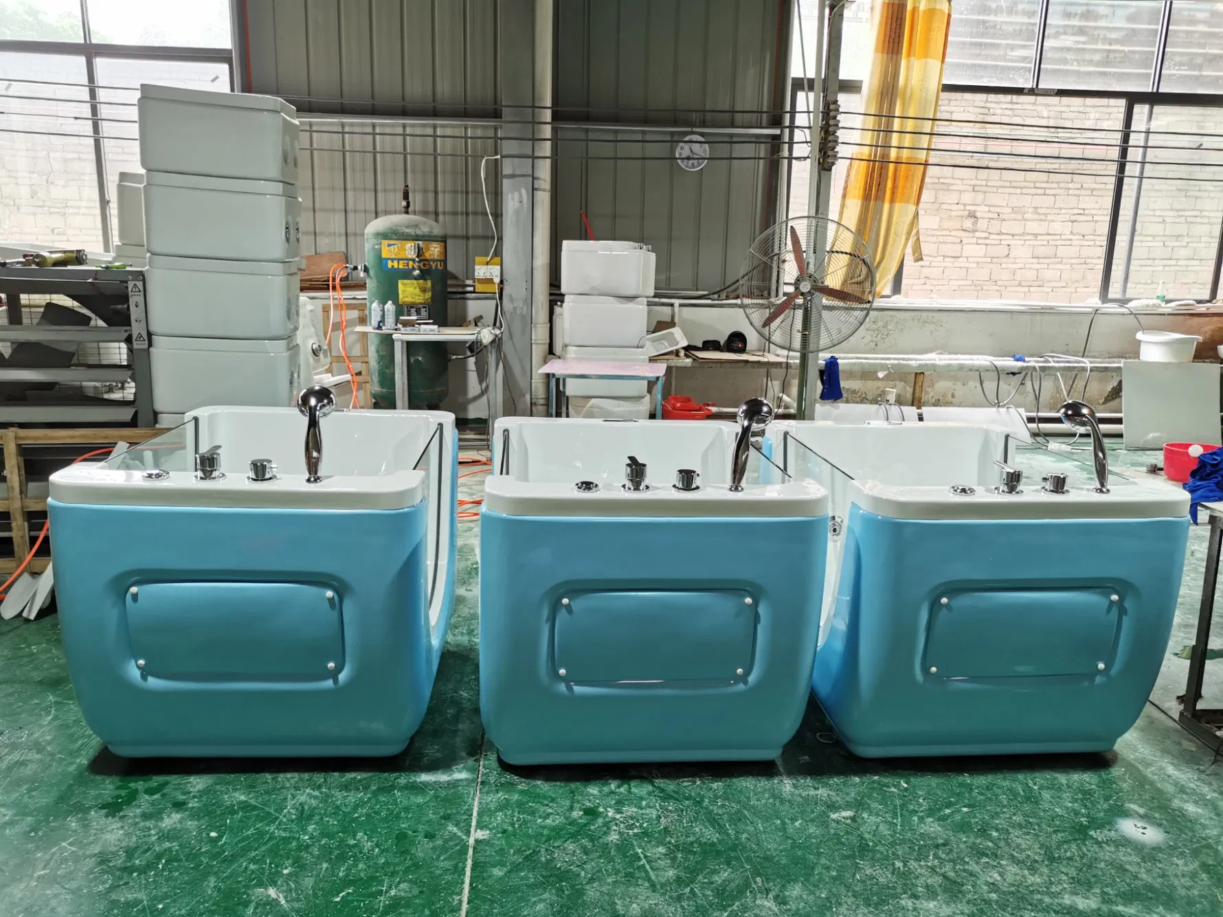 Детская ванна с гидромассажем и пузырьками воздуха