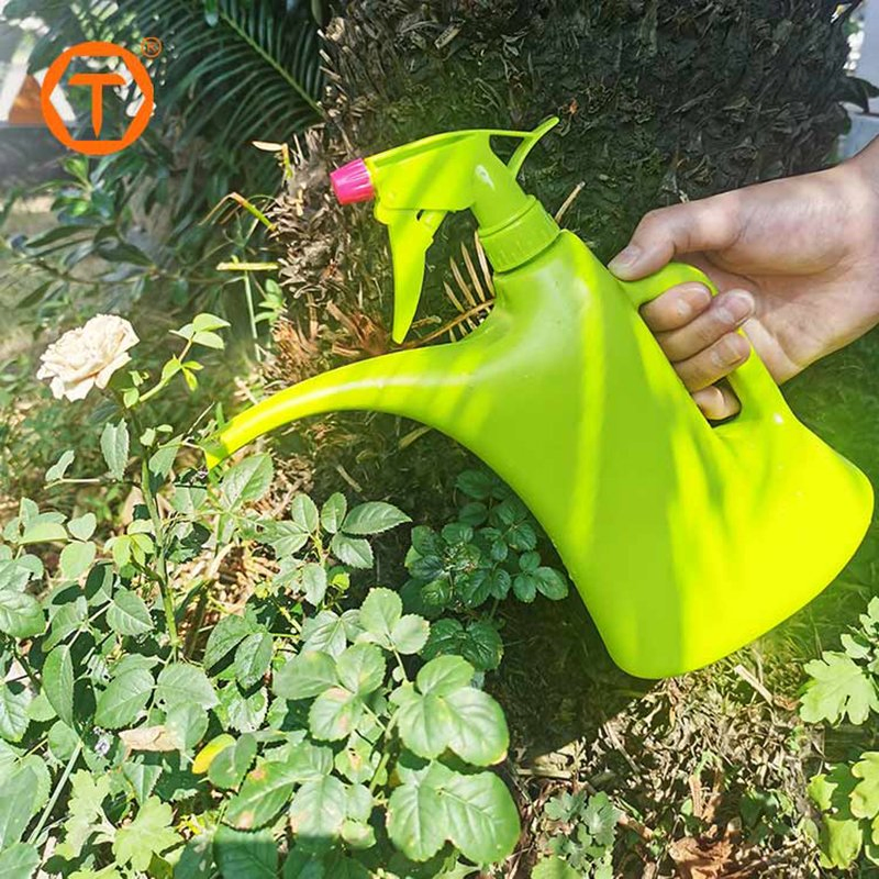 900ml Custom Mini Bottle Sprayer Garden Plastic Dual Purpose Watering Can for Plants Watering Tools