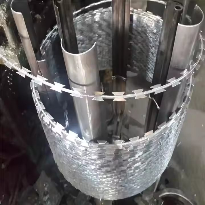 High-Quality Concertina Bto-22 Razor Barbed Wire for Security
