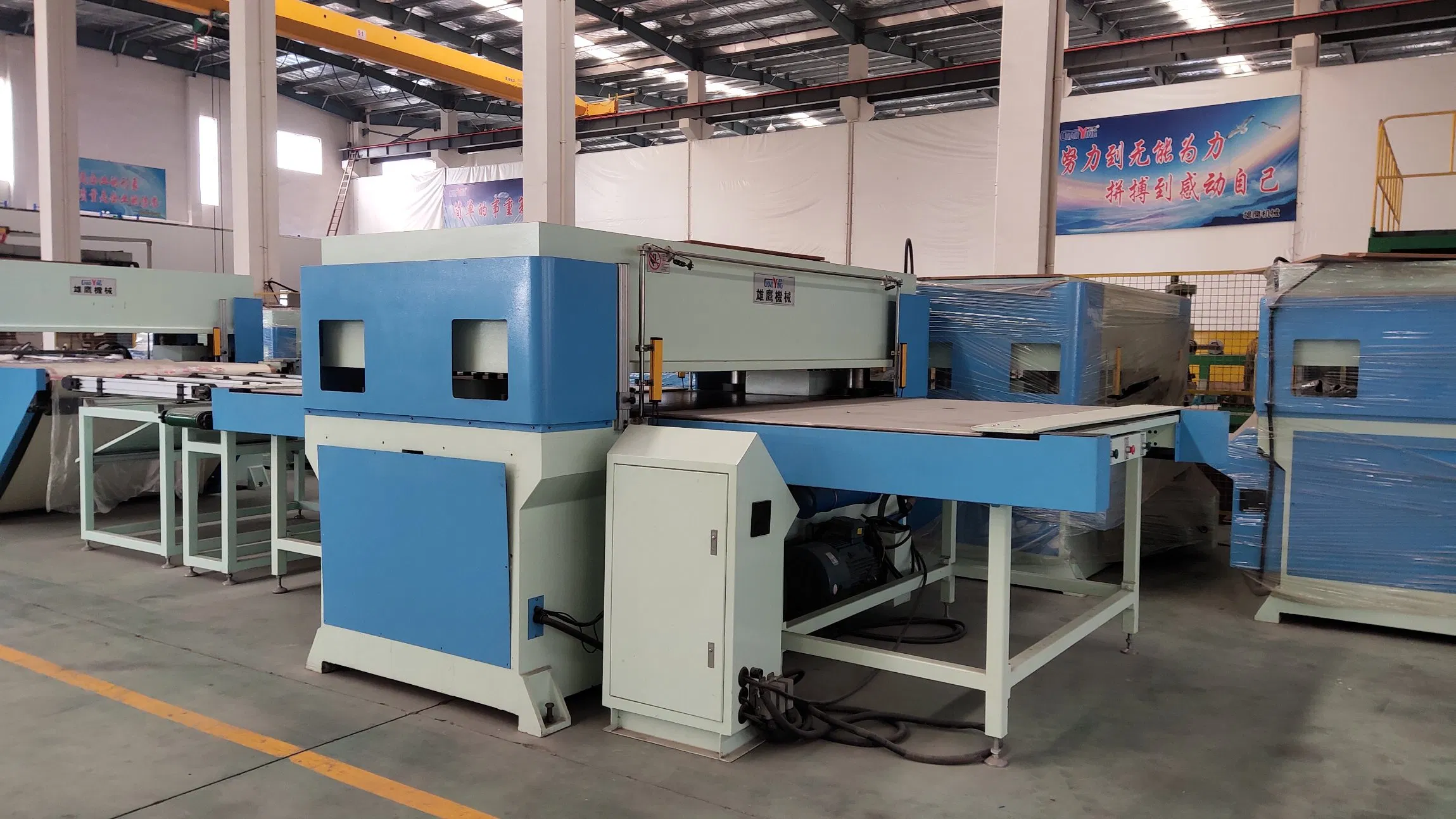 China Manufacture Produce Floor Making Machine for PVC Lvt Spc WPC