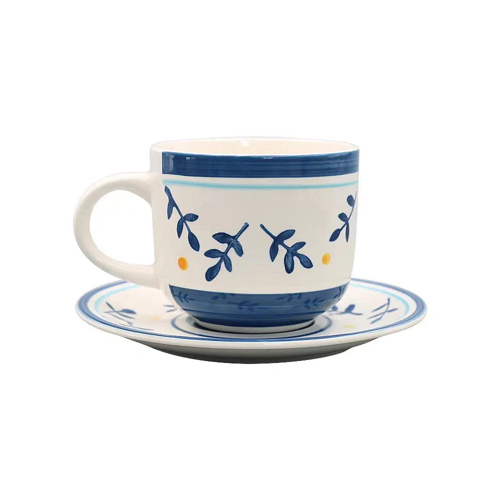 Фарфоровая чашка с блюдцем и декором, 360 мл