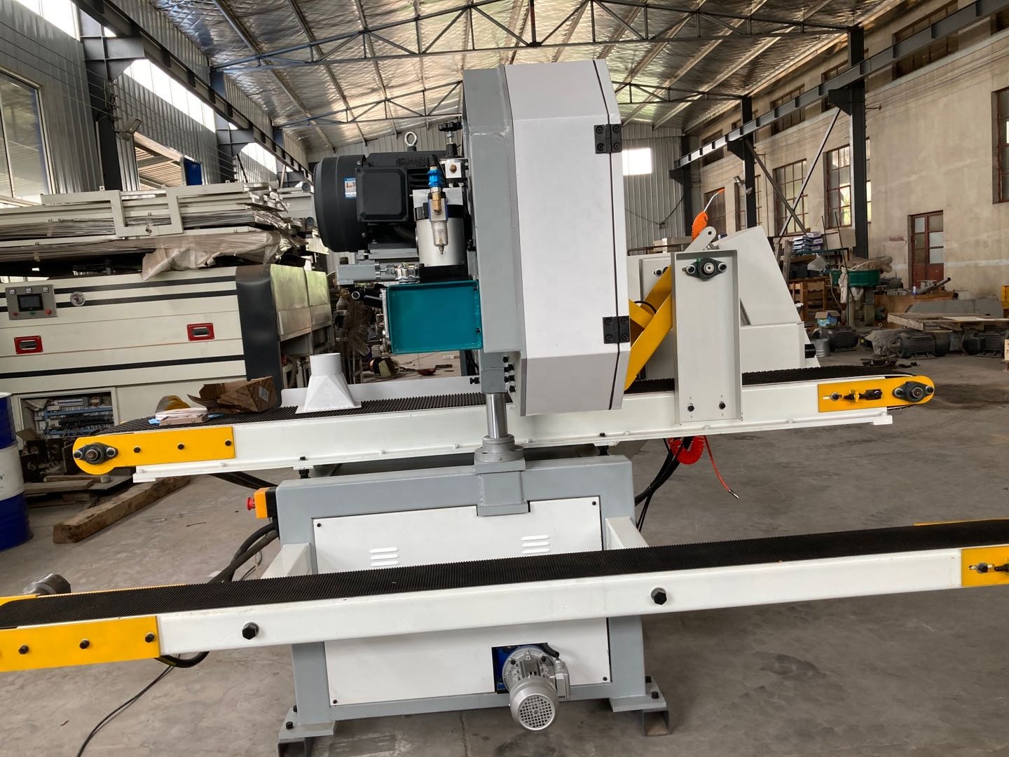 Станок ленточнопильный горизонтальный по дереву