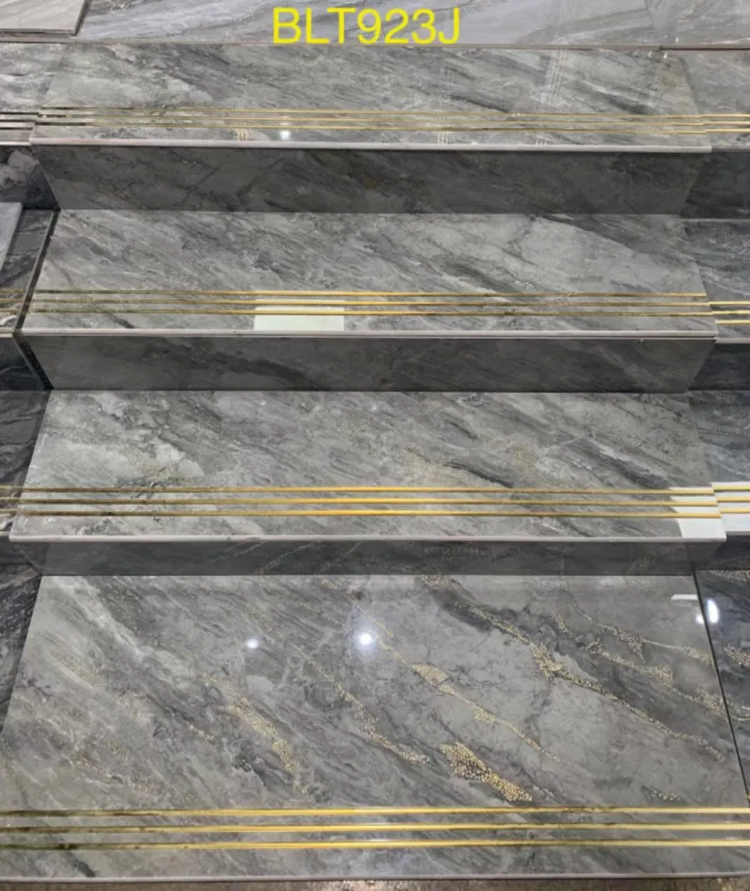 Керамогранитная плитка белая глянцевая 1200x470 мм