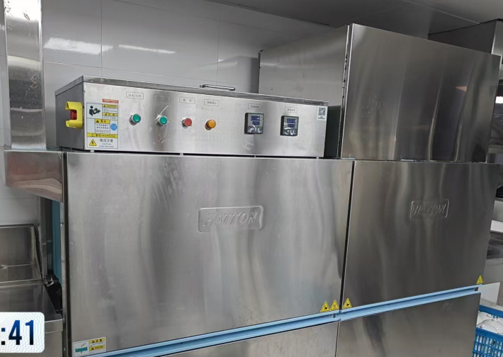Reliable Hood Type Commercial Dishwasher for Heavy-Duty Kitchen Use
