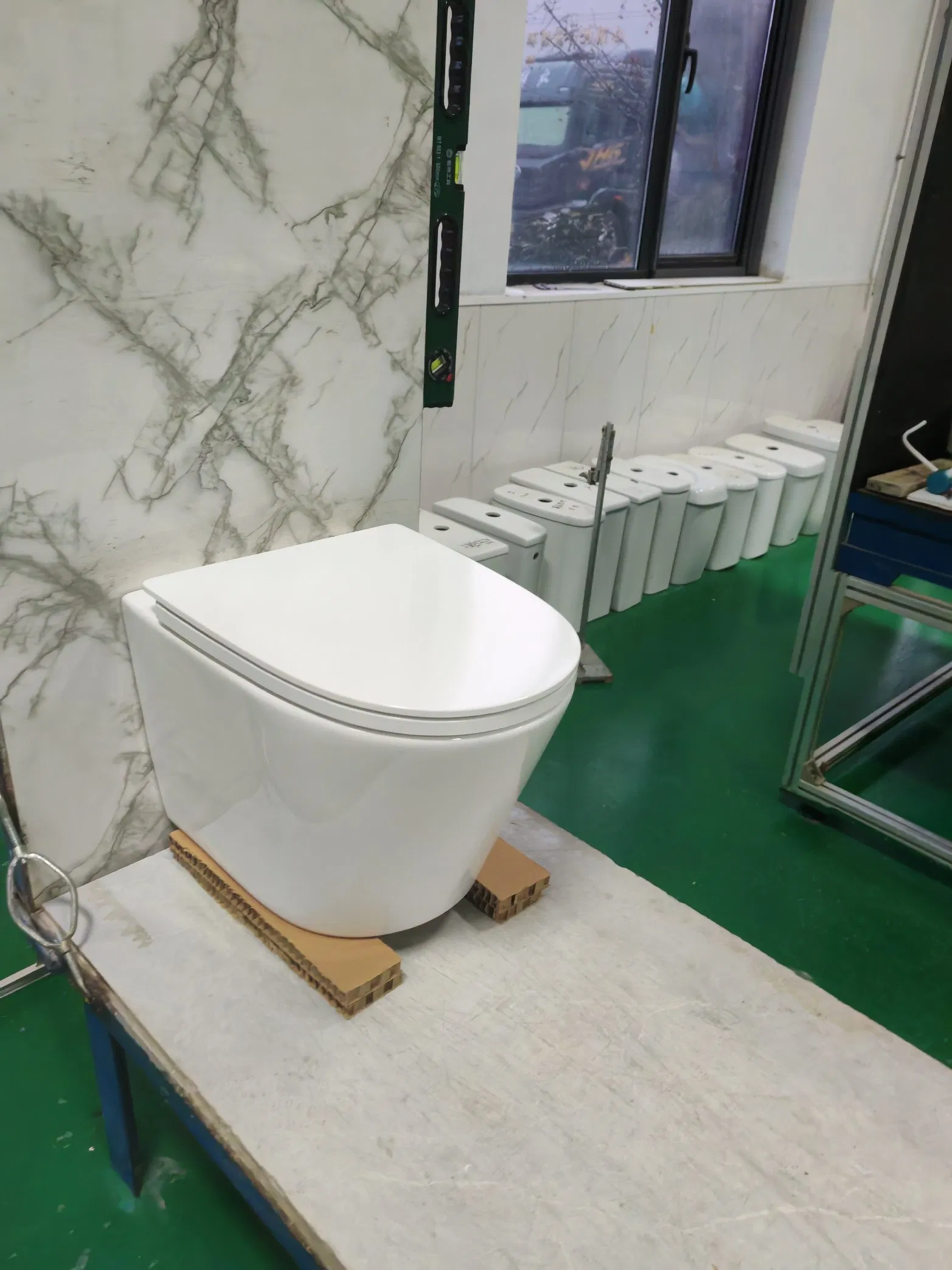Bathroom Sanitary Ware Wall-Mounted Ceramic Toilet Bathroom Wc Toilet Wall Hung Toilet with Toilet Seat Cover