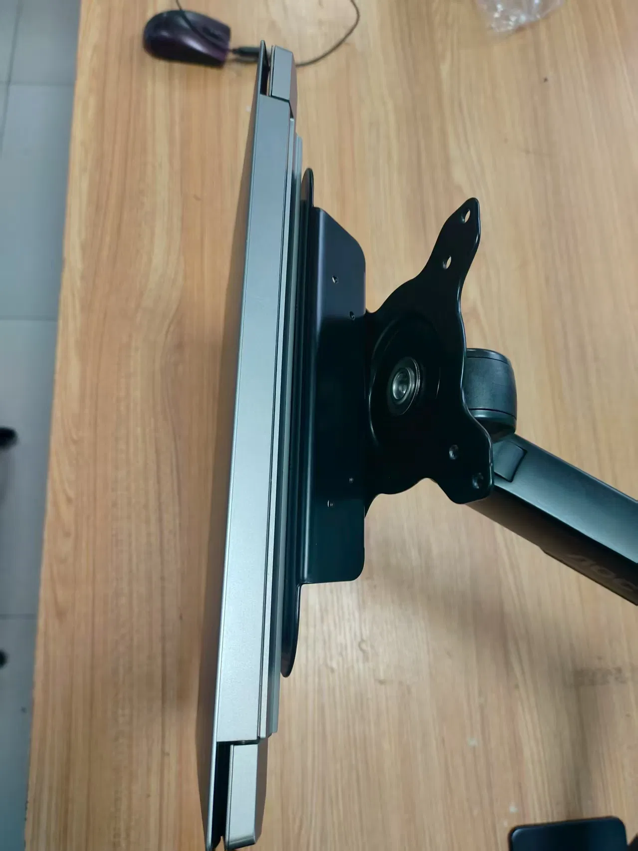 Крепление для ноутбука к монитору на VESA 100x100/75x75 мм