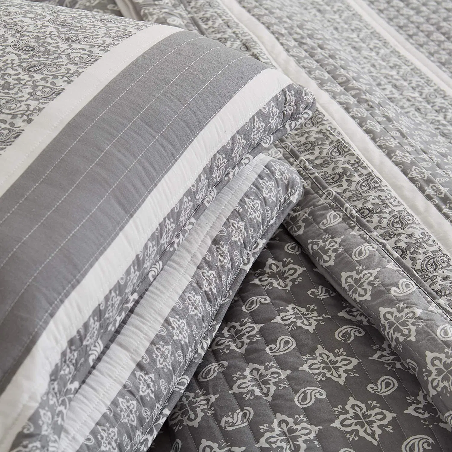 Reversible Paisley Striped Bedspread. King Size Quilt with 2 Pillowcases. 3-Piece Reversible All Season Quilt Set. Grey Quilt Coverlet Bed Set