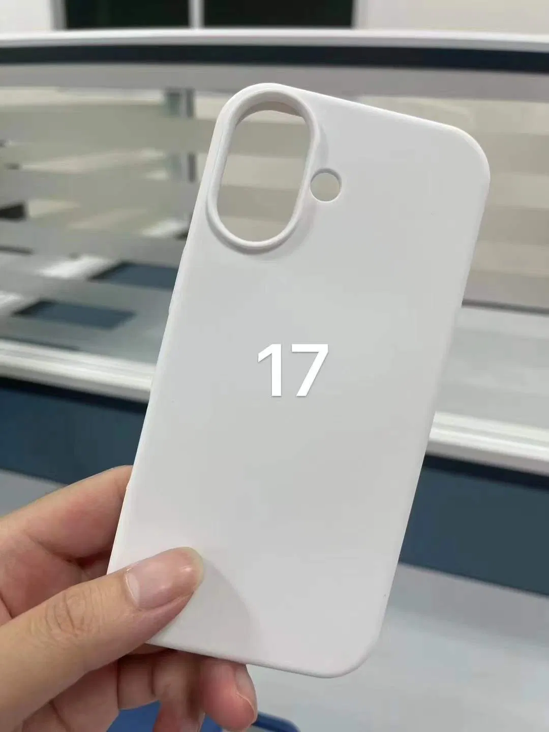 Силиконовый чехол с окном для iPhone 17 серии