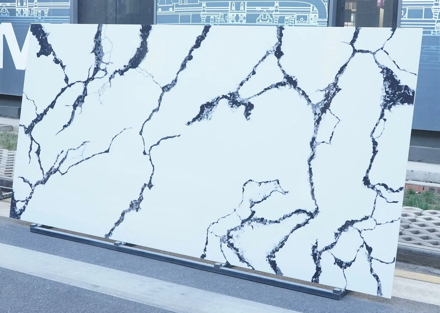 Durable Stone Black Patterns Calacatta Slabs Quartz Jade for Countertops